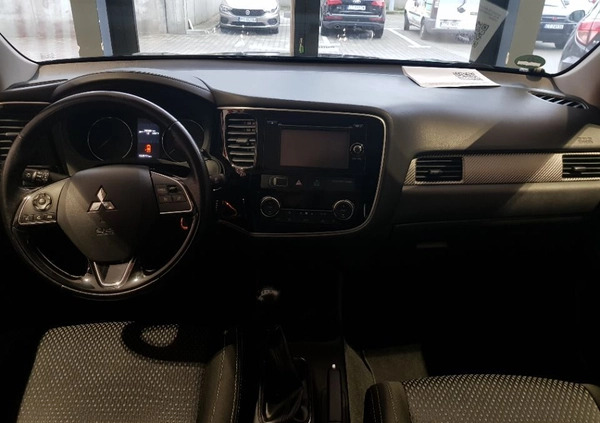 Mitsubishi Outlander cena 75000 przebieg: 136254, rok produkcji 2016 z Szczucin małe 529